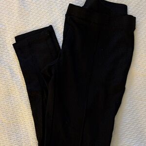 HUE Black Snakeskin Look Leggings